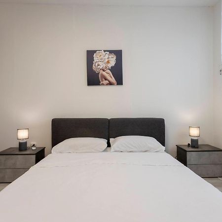 Mountain View Apartment نوفارا المظهر الخارجي الصورة